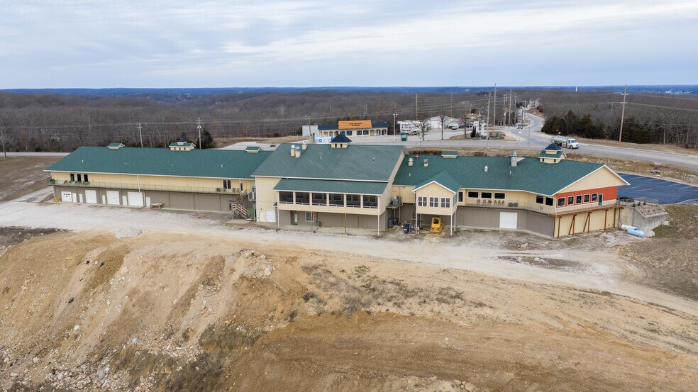 More Photos Of 4466 Horseshoe Bend Pky, Village Of Four Seasons General Retail For Sale