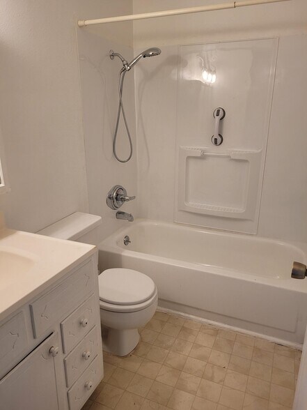 More Photos Of 211 SE Uglow St, Dallas Apartments For Sale