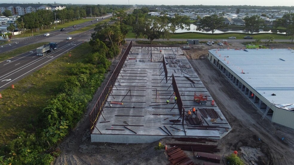 More Photos Of 2419 E 85th St, Palmetto Self Storage For Sale