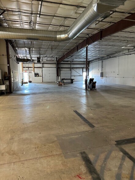More Photos Of 2211-2219 Eagle Dr, Middleton Flex For Lease