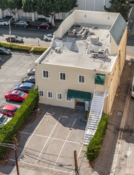 More Photos Of 120 S Doheny Dr, Beverly Hills Office For Lease