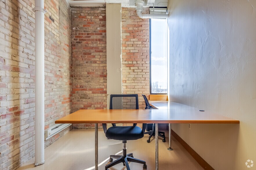 More Photos Of 118 S Adams St, Green Bay Coworking Space