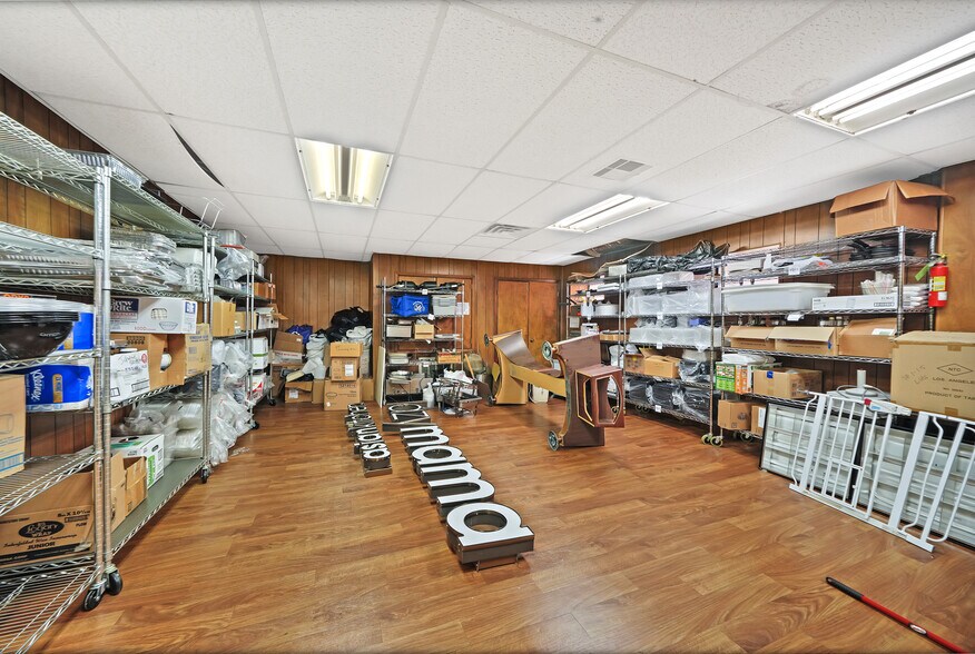 More Photos Of 1313 Cedar Post Ln, Houston Warehouse For Sale