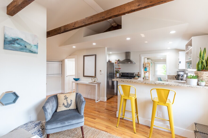 More Photos Of 1030 G St, Napa Apartments For Sale