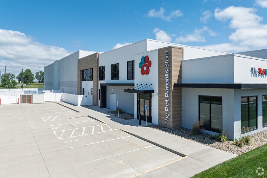 Primary Photo Of 1808 SW Magazine Rd, Ankeny Office For Sale