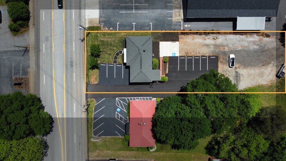 More Photos Of 715 NE Main St, Simpsonville Freestanding For Lease