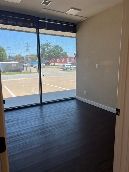 More Photos Of 3411-3415 E US Highway 377, Granbury Storefront Retail Office For Sale