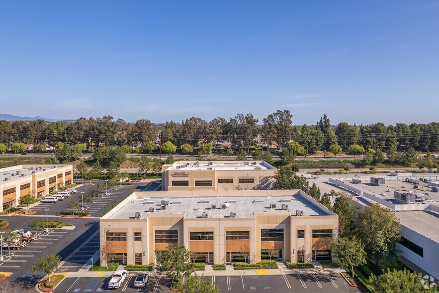 More Photos Of 16 Goodyear, Irvine Light Manufacturing For Lease