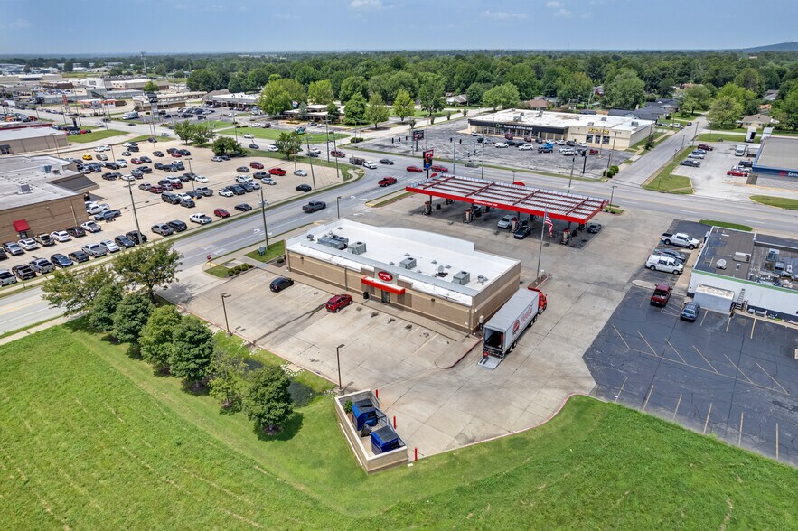 More Photos Of 2351 W Sunset Ave, Springdale Convenience Store For Sale