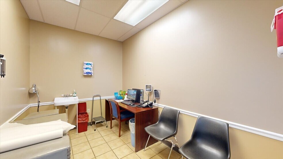 More Photos Of 113 Bo Bo Dr, Crystal Springs Freestanding For Lease