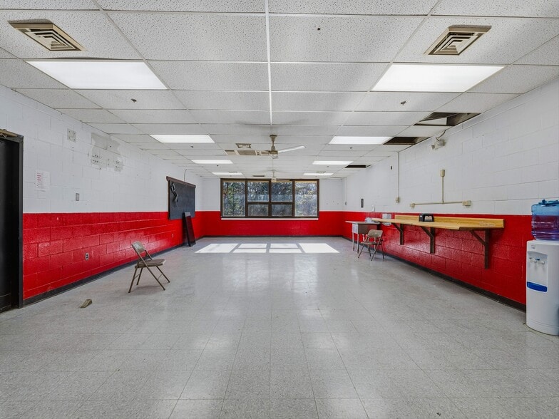 More Photos Of 90 Christ School Rd, Arden Distribution For Lease