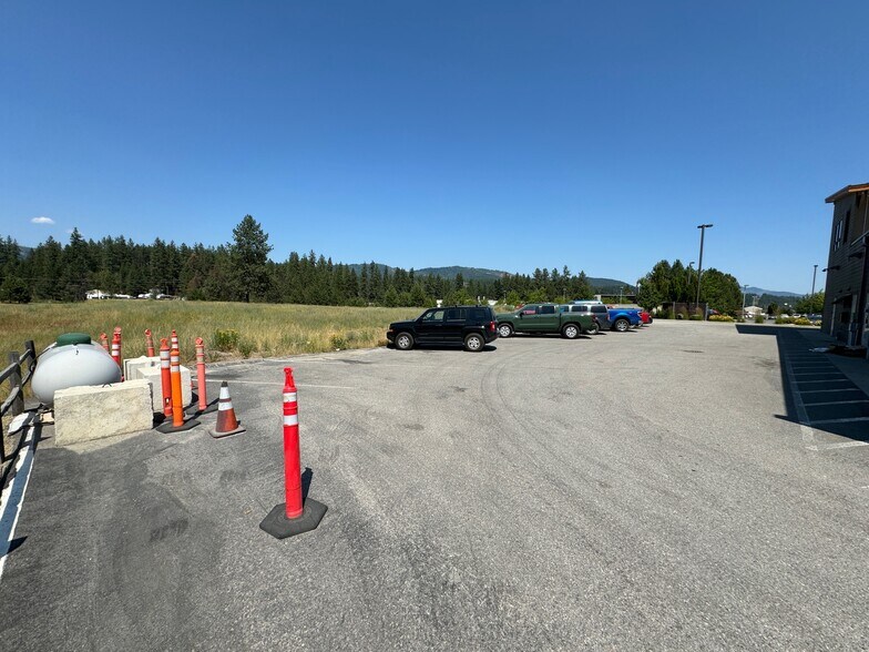 More Photos Of 204 W Walnut St, Newport General Retail For Lease