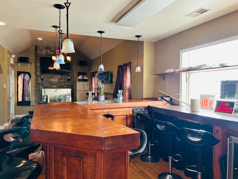 More Photos Of 4800 Delhi Ave, Cincinnati Restaurant For Sale