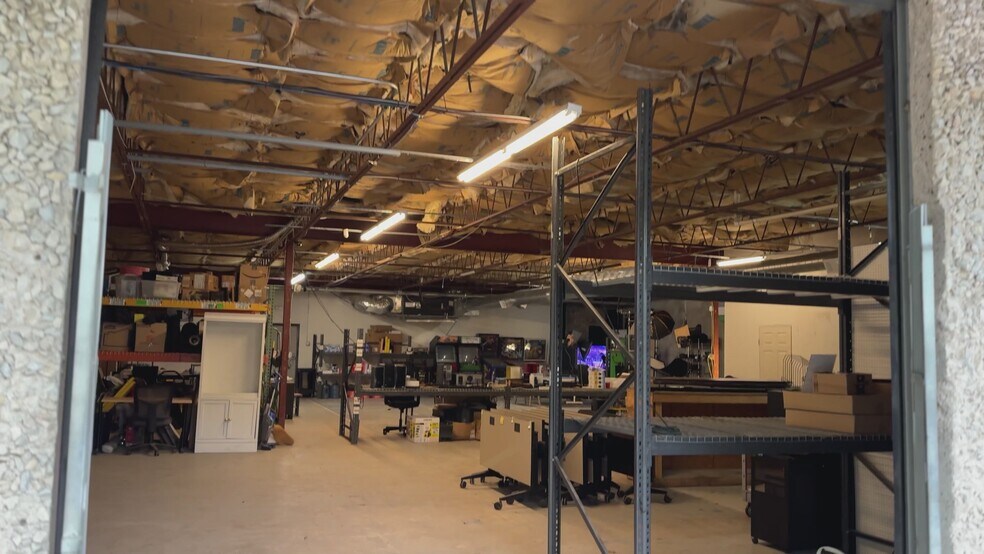 Primary Photo Of 306 Bluff st, Granbury Industrial For Lease