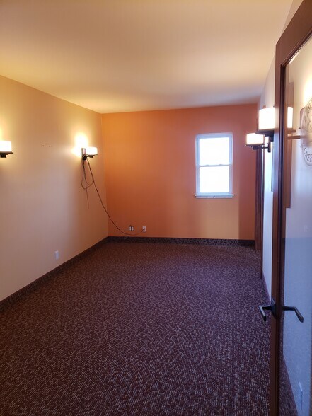 More Photos Of 431 Broad St, Lake Geneva Convenience Store For Sale