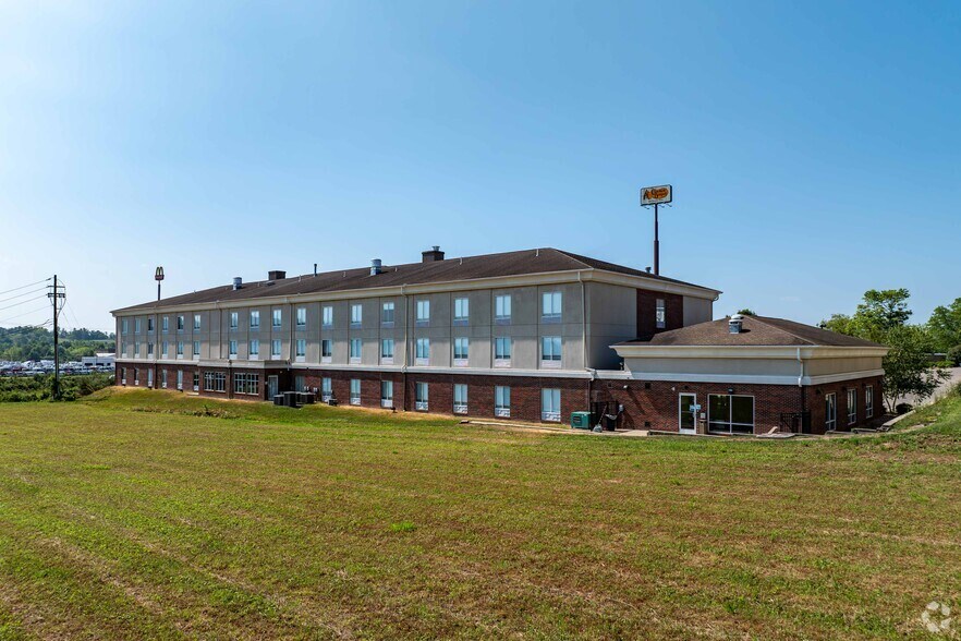More Photos Of 80 Old Nicolette Rd, Mineral Wells Hotel For Sale