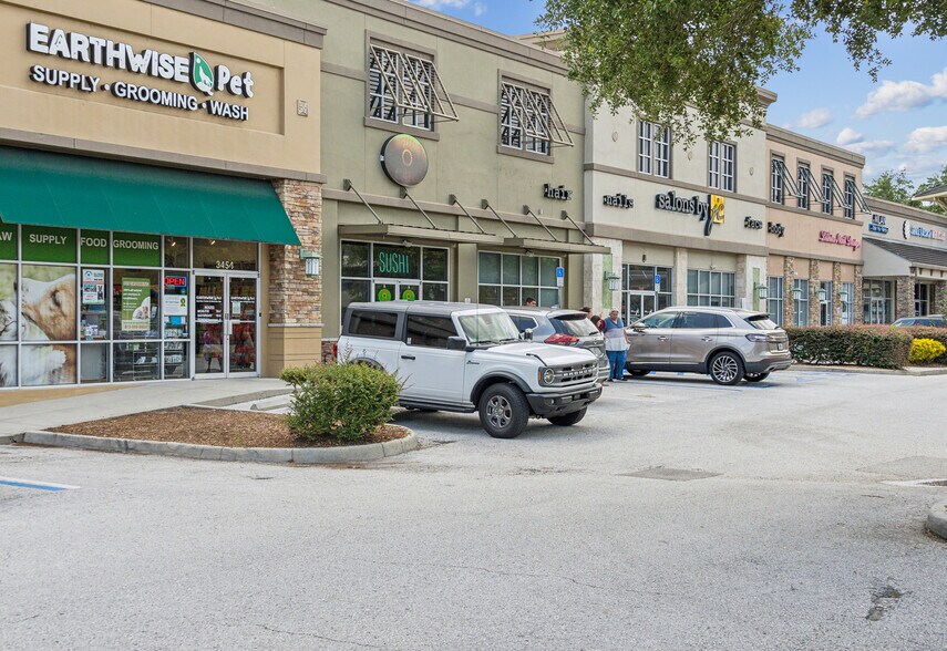 Primary Photo Of 3426-3478 Lithia Pinecrest Rd, Valrico General Retail For Lease