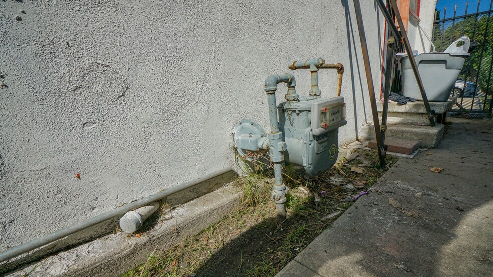 More Photos Of 1462 W 53rd St, Los Angeles Apartments For Sale