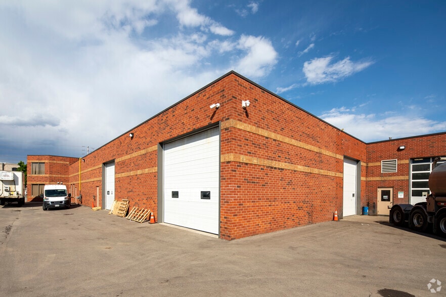 More Photos Of 6950 Tomken Rd, Mississauga Truck Terminal For Sale