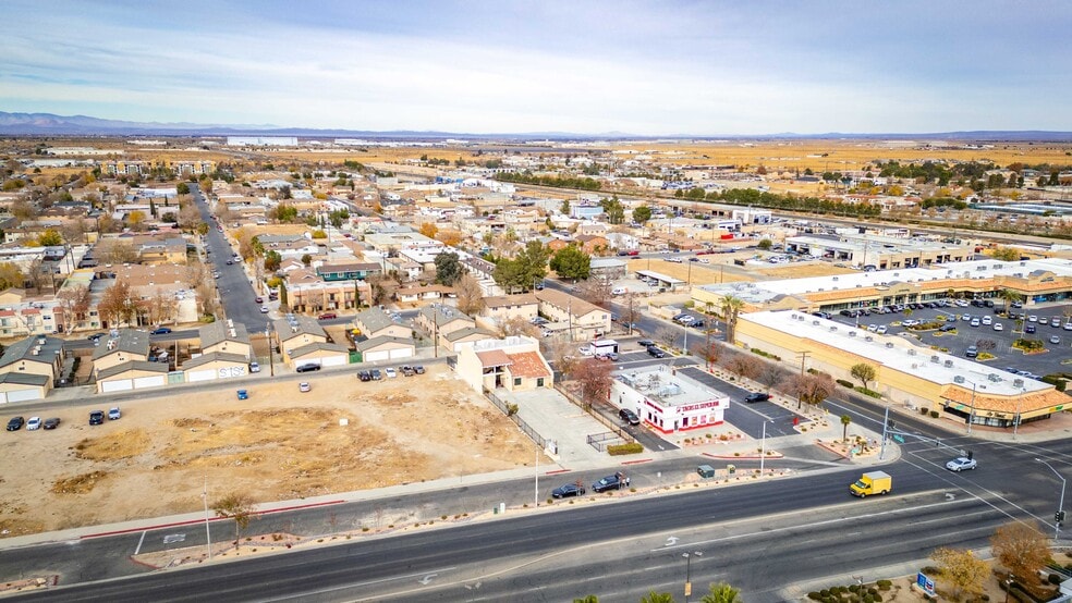 More Photos Of 465 E Palmdale Blvd, Palmdale Loft Creative Space For Lease