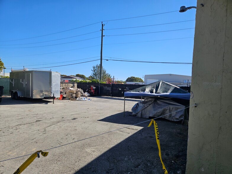 More Photos Of 27900 Industrial St, Bonita Springs Warehouse For Sale