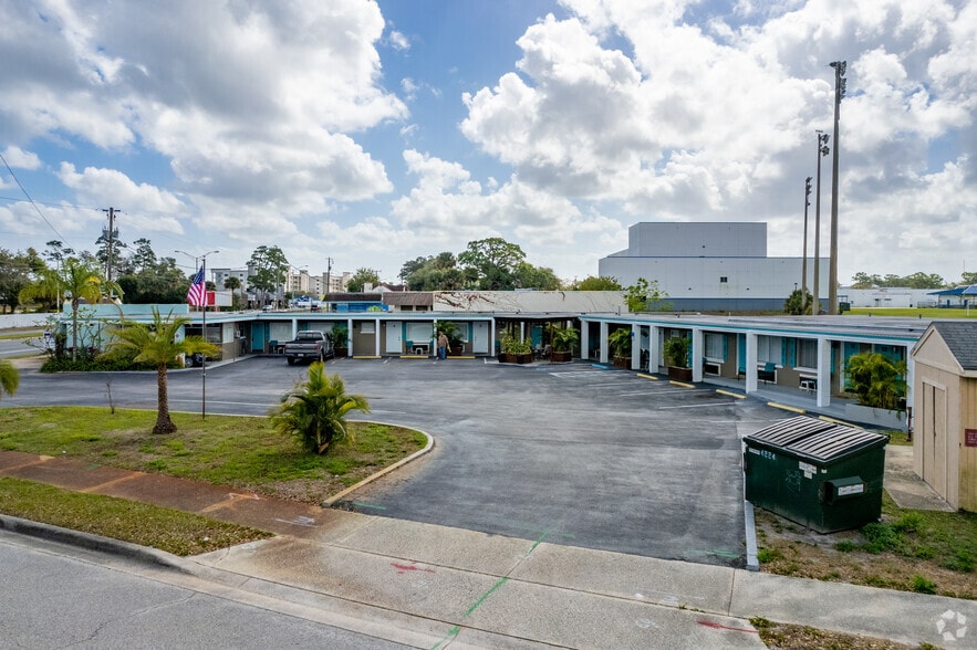 More Photos Of 1540 S Washington St, Titusville Hotel For Sale