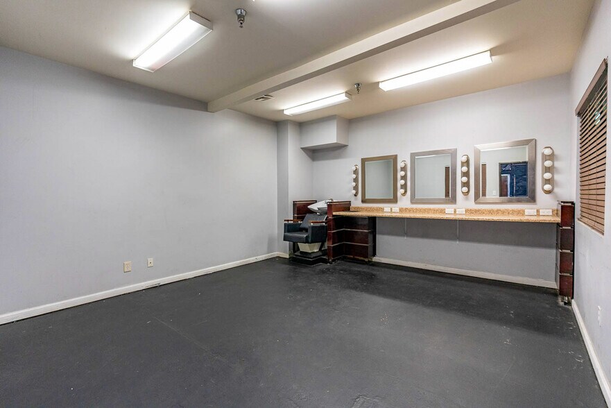 More Photos Of 1001 Chestnut St, Burbank Warehouse For Lease