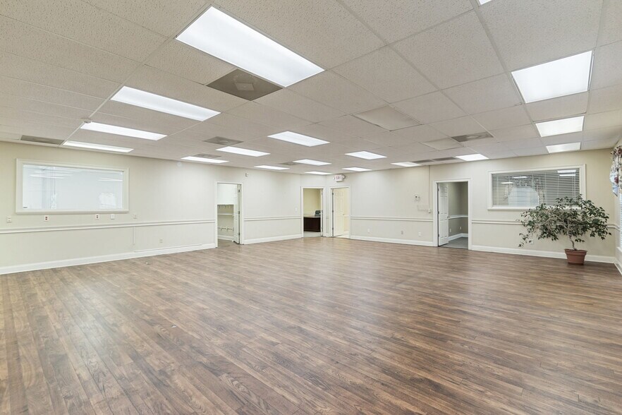 More Photos Of 415 Fisk Ave, Demorest Medical For Sale