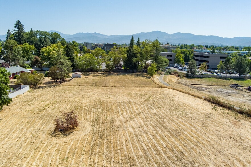 More Photos Of 1215 Covina Ave, Medford Land For Lease