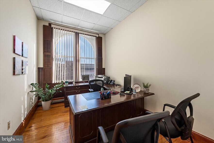 More Photos Of 37-45 E Boscawen St, Winchester Office For Sale