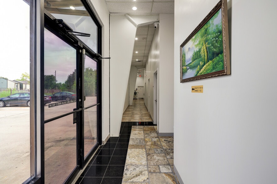 More Photos Of 13939 Westheimer Rd, Houston Flex For Sale