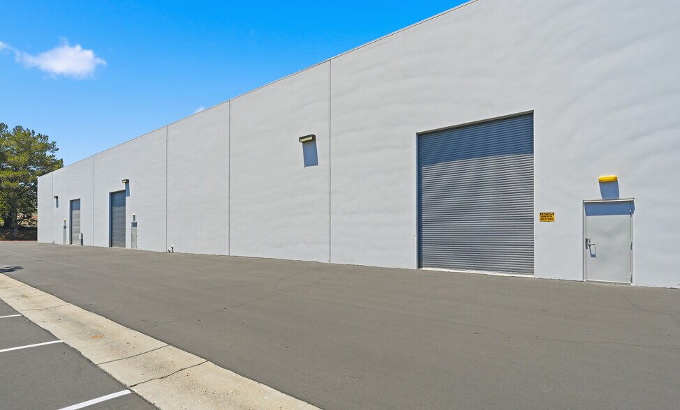 More Photos Of 12375 World Trade Dr, San Diego Warehouse For Lease