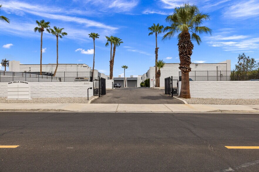 More Photos Of 800 S Vella Rd, Palm Springs Warehouse For Lease