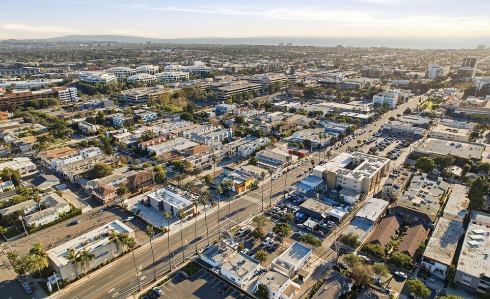 More Photos Of 2709 Santa Monica Blvd, Santa Monica Storefront Retail Residential For Sale