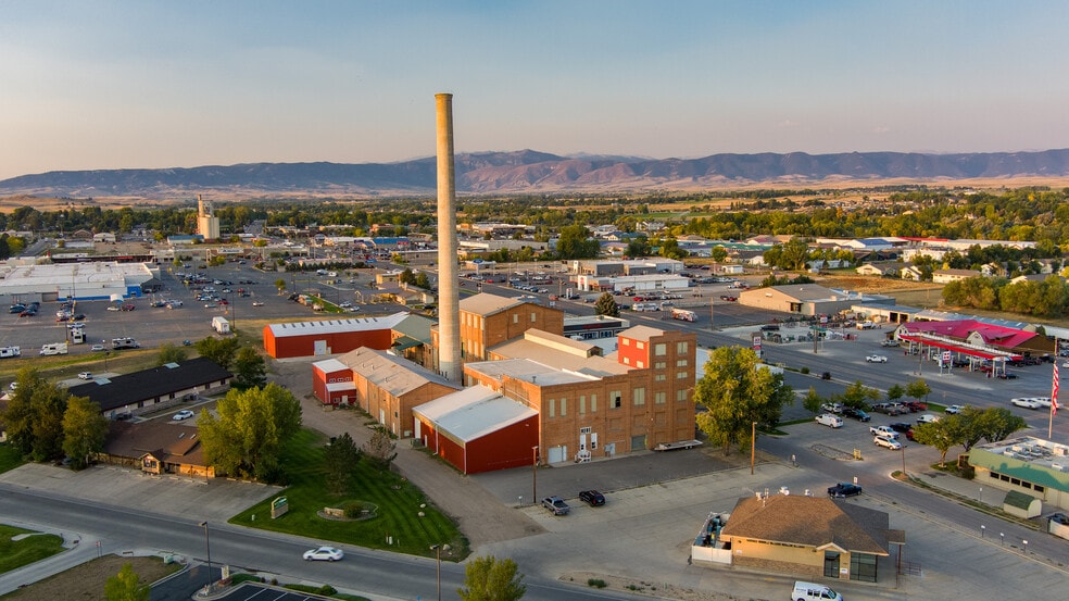More Photos Of 1457 Coffeen, Sheridan Warehouse For Sale