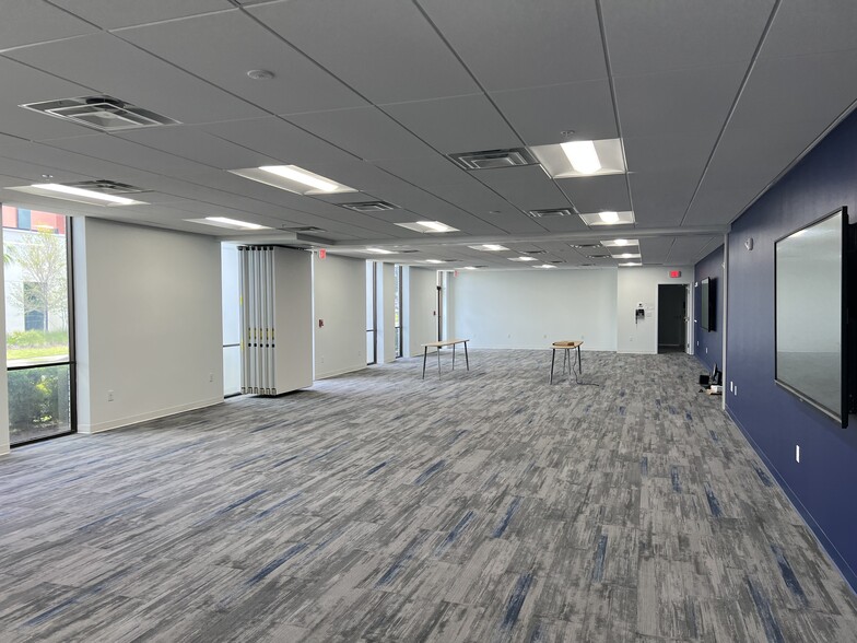 More Photos Of 5405 Diplomat Cir, Orlando Loft Creative Space For Lease