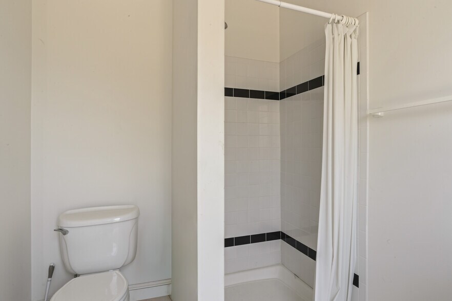 More Photos Of 1512 Marion Barry Ave SE, Washington Office For Sale