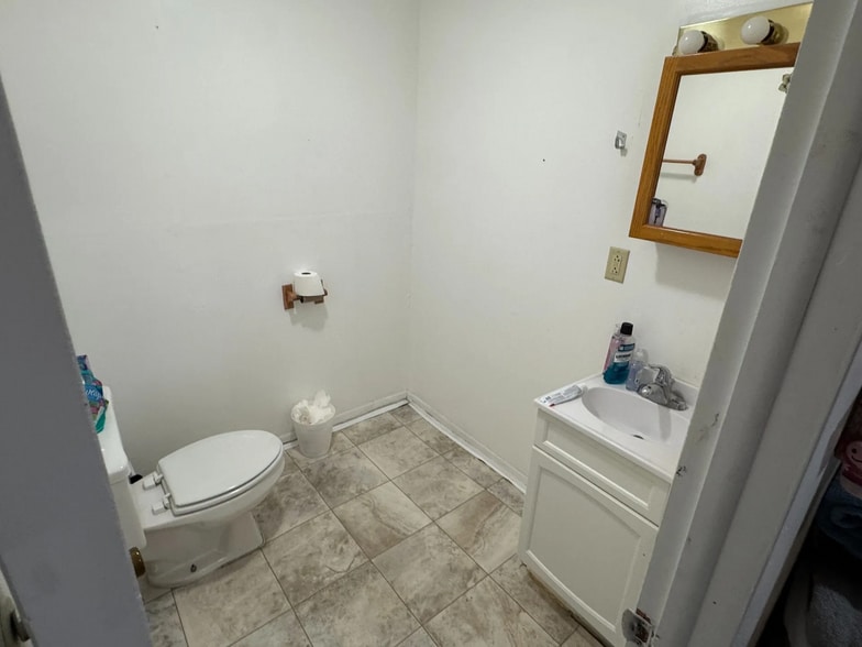 More Photos Of 107 E Jefferson St, Bloomfield Office Residential For Sale