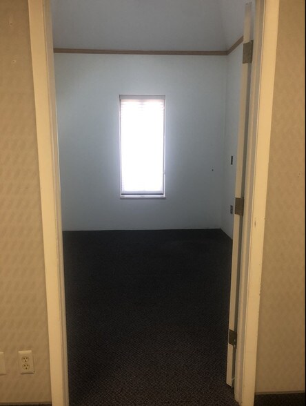 More Photos Of 31040-31046 Utica Rd, Fraser Office Residential For Lease