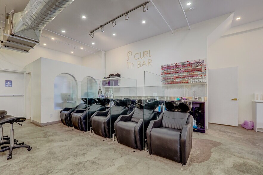 More Photos Of 3467 Rue Notre-Dame O, Montréal Multifamily For Sale