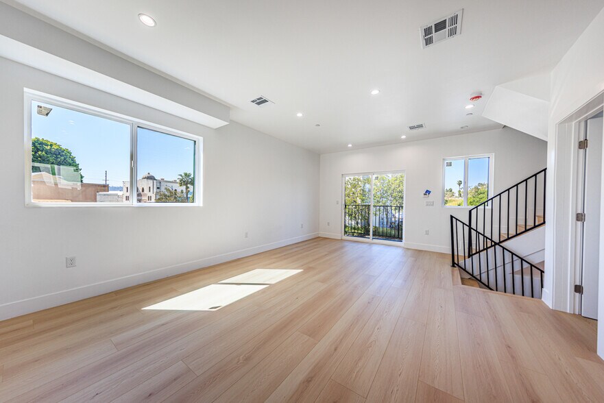 More Photos Of 2424 S West View St, Los Angeles Apartments For Sale