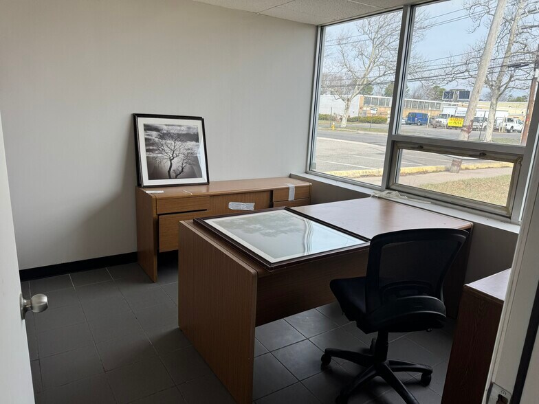More Photos Of 22 Spence St, Bay Shore Distribution For Lease