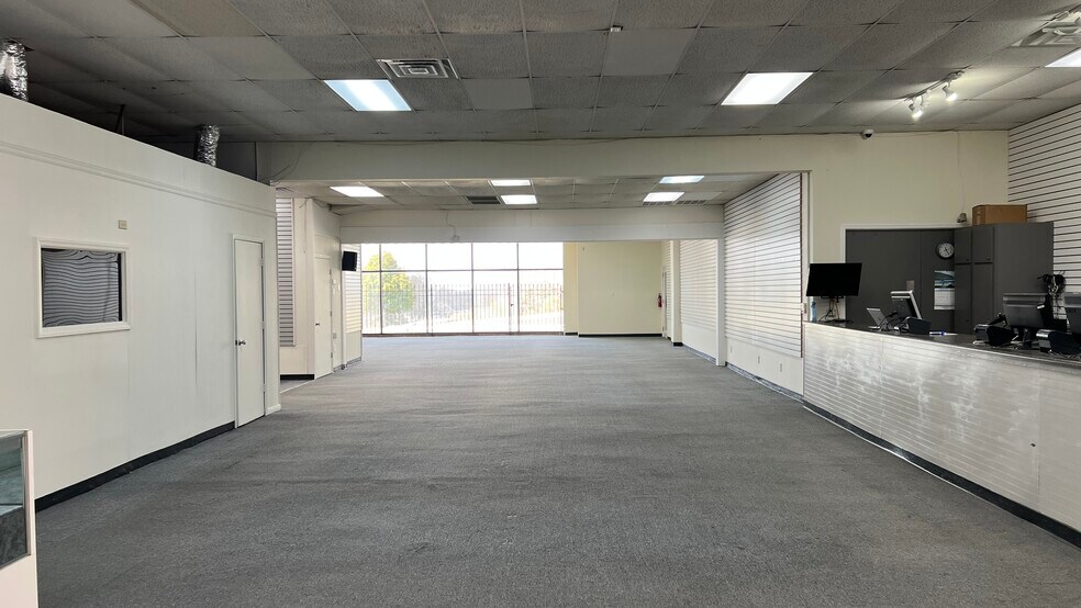 More Photos Of 111 W King St, Kings Mountain Freestanding For Lease