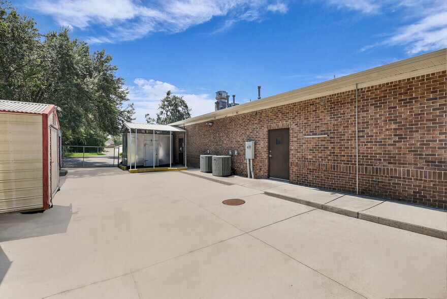 More Photos Of 114 Horizon Park Dr, Savannah Restaurant For Sale