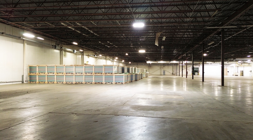 More Photos Of 2415 N Highway 81, Anderson Manufacturing For Lease