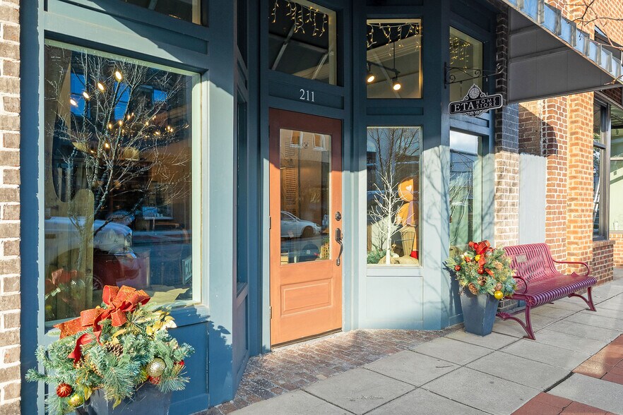 More Photos Of 207 E Main St, McMinnville General Retail For Sale