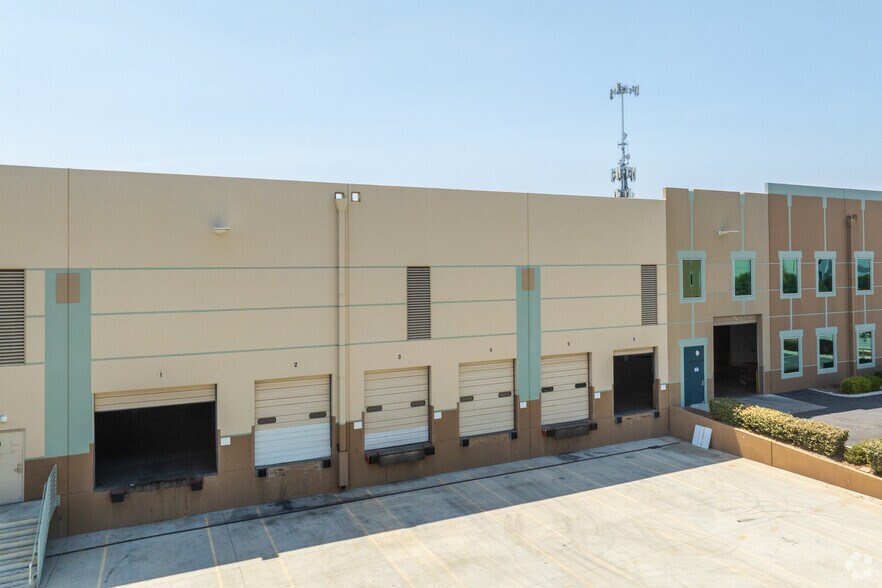 More Photos Of 401 Alabama St, Redlands Distribution For Lease