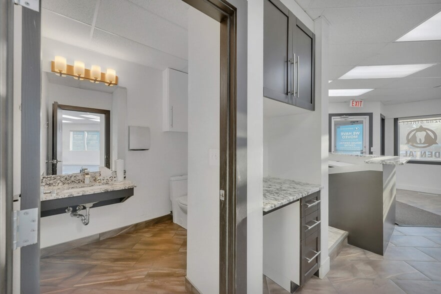 More Photos Of 5116 52 St, Red Deer Storefront Retail Office For Sale