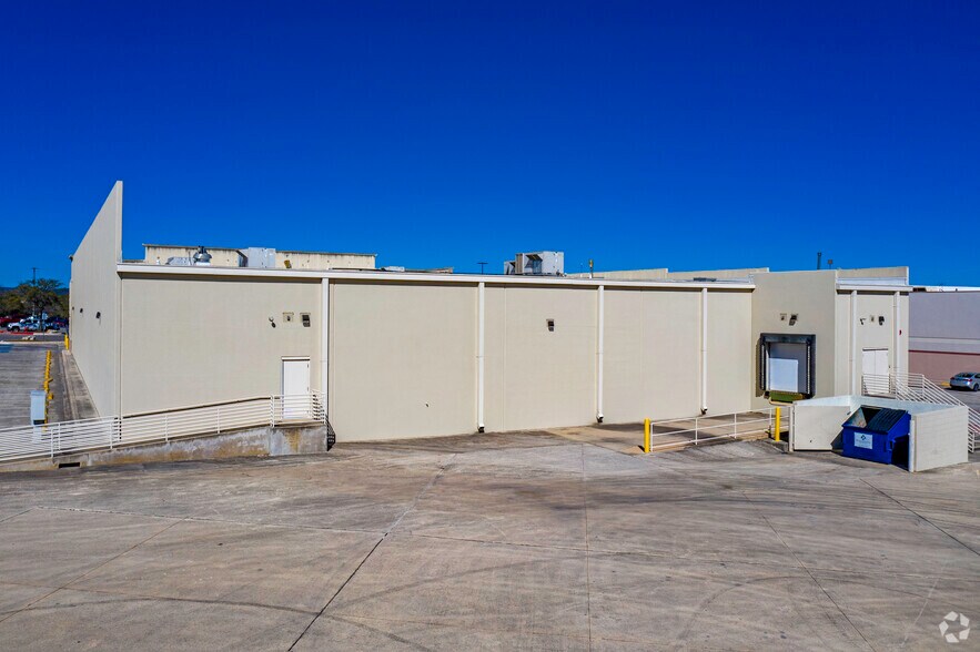 More Photos Of 11311 Bandera Rd, San Antonio Unknown For Lease
