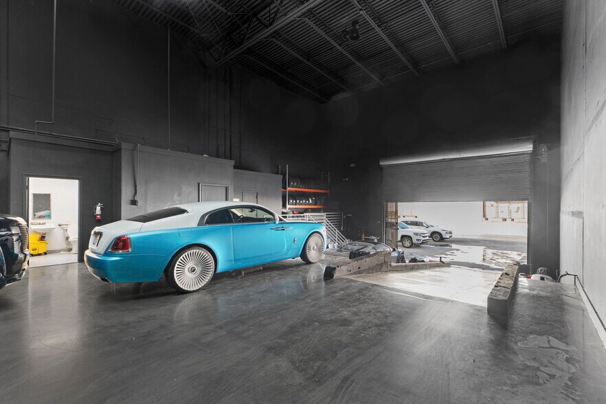 More Photos Of 7620 NW 25th St, Miami Distribution For Sale